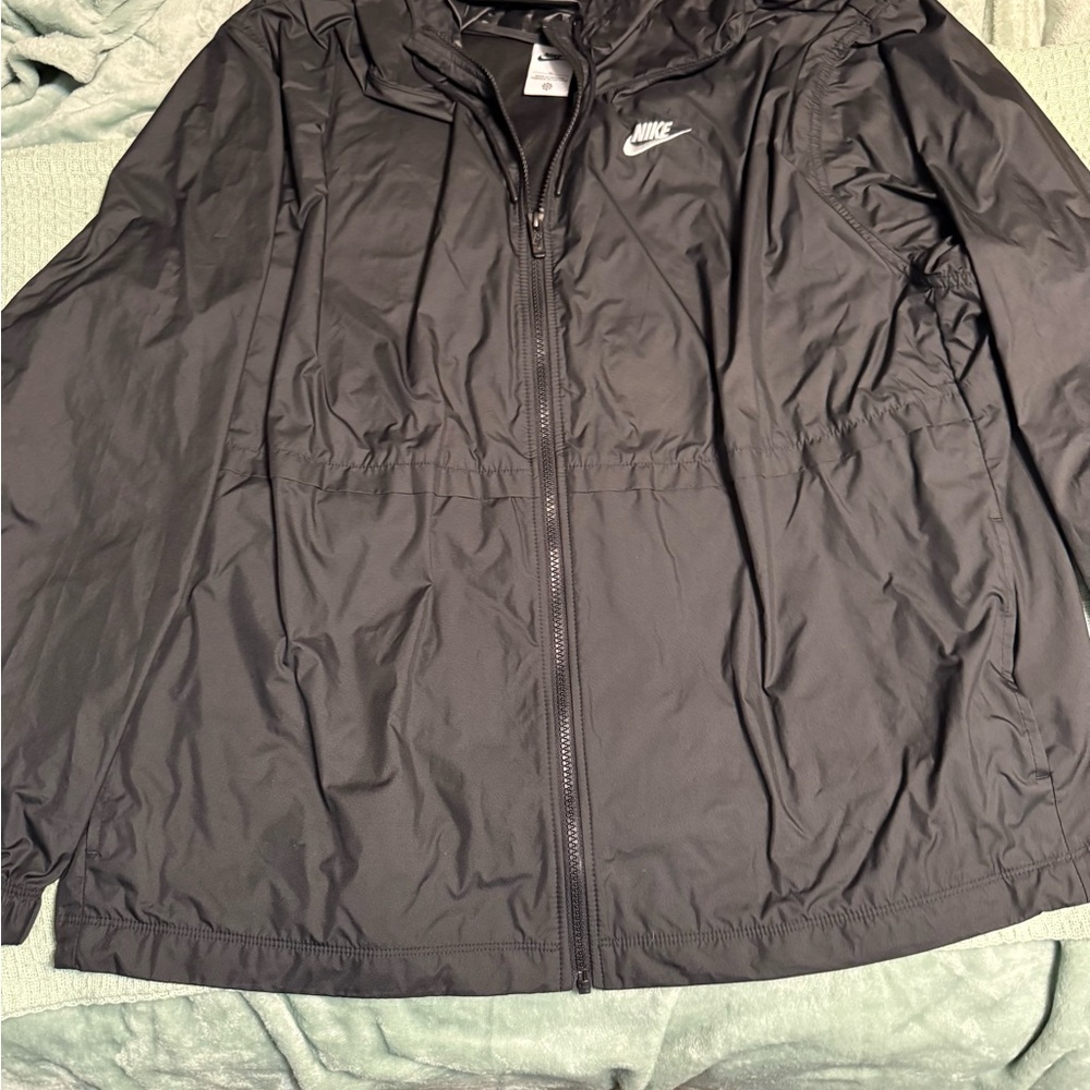 Women's Plus Size Nike Black Windbreaker/Rain Jacket
